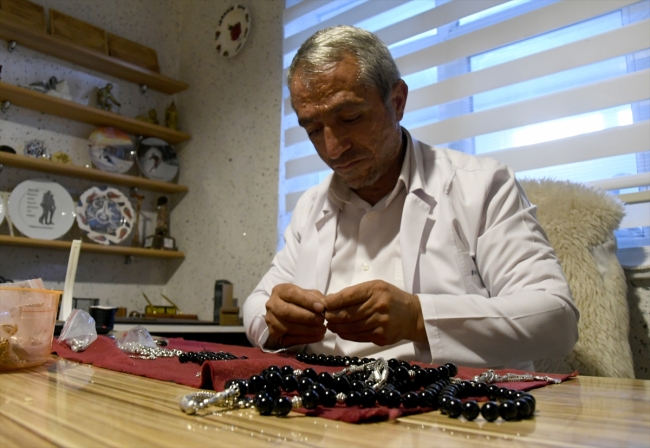 "Siyah inci" ustasının ellerinde şekilleniyor